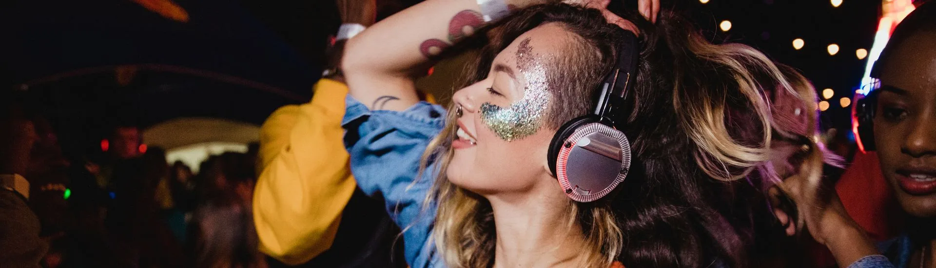 Silent disco på musikkfestival: slik fungerer det